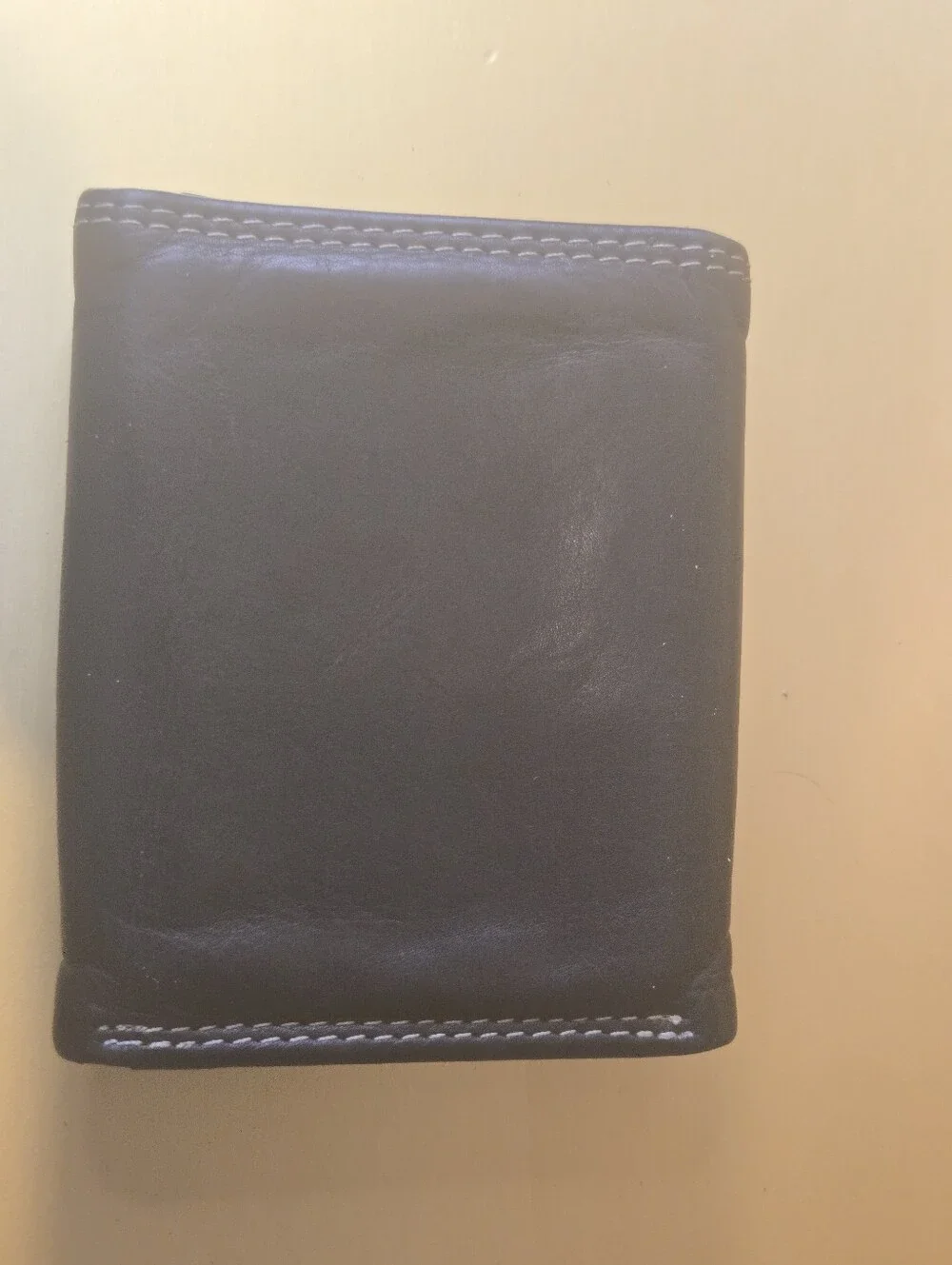 G.H. Bass & Co Men's Black Genuine Leather Trifold Wallet Contrast Stitching ID